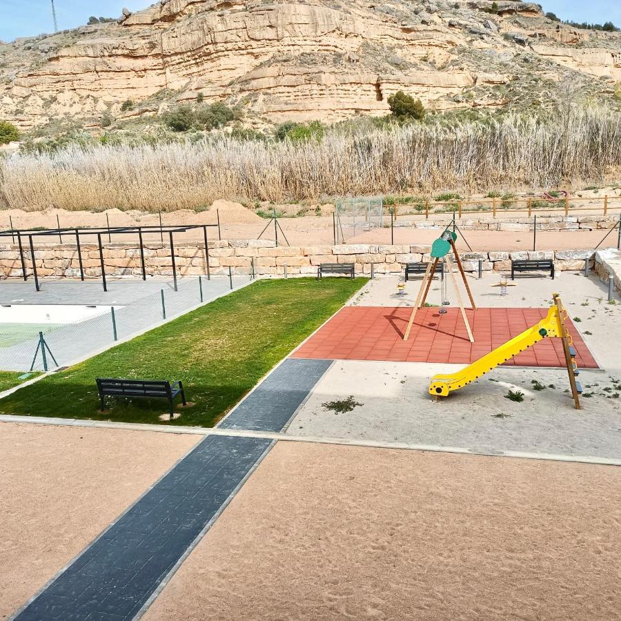 Precioso apartamento en Monzón con terraza,piscina,parque infantil y parking Exterior foto