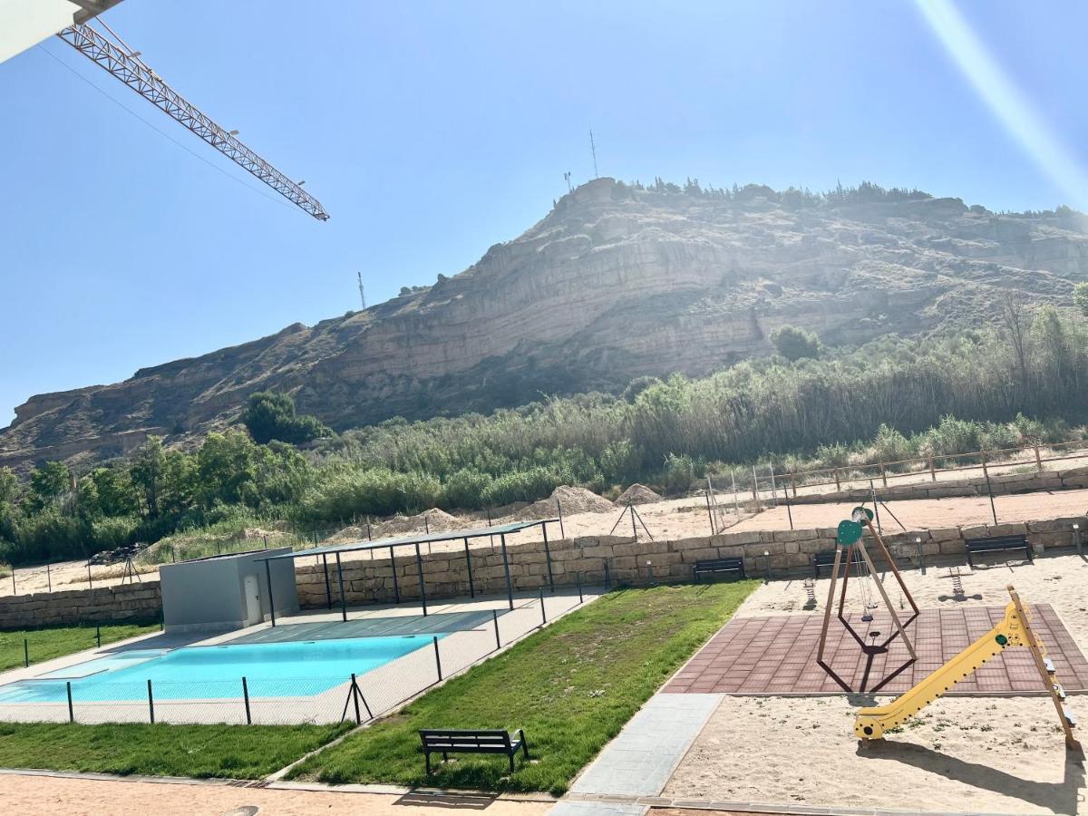 Precioso apartamento en Monzón con terraza,piscina,parque infantil y parking Exterior foto